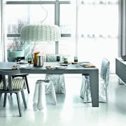 Stół Victoria i krzesła Peggy, Selva