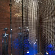 Salon graniczy bezpośrednio z tarasem, na który...