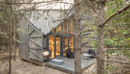 Pod Warszawą stanęła chatka do odpoczynku i...czytania książek