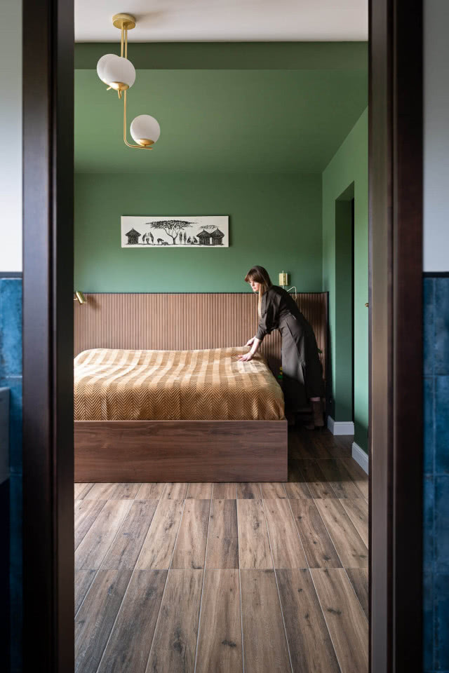 zielona ściana w sypialni