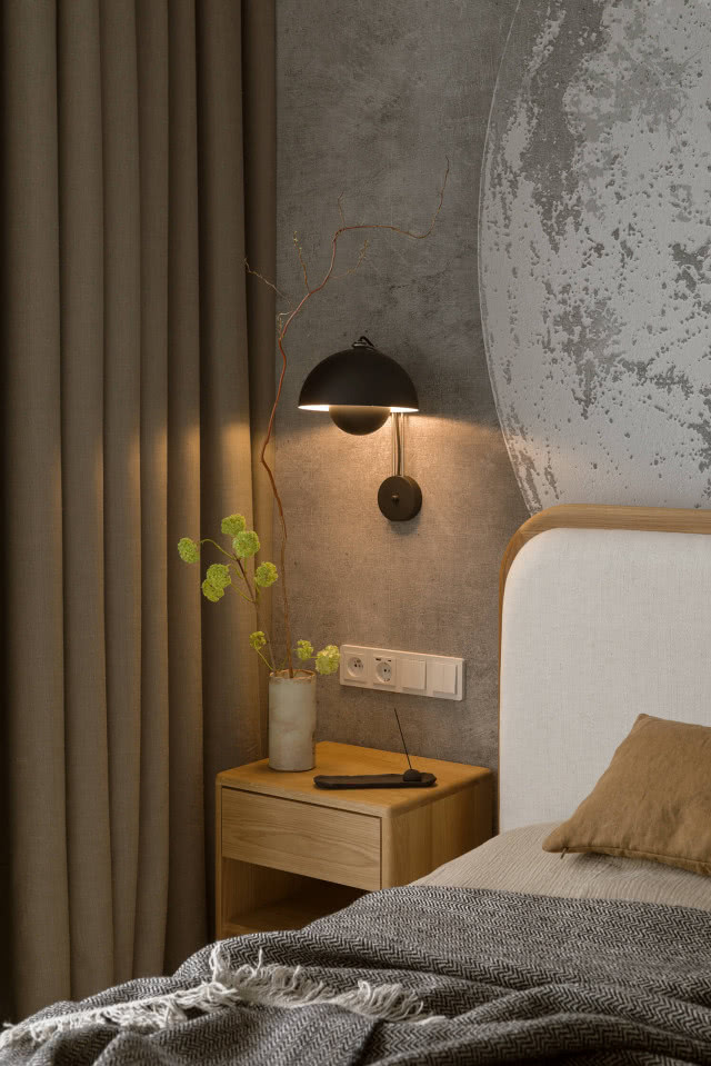 białe gniazdka przy łóżku w sypialni