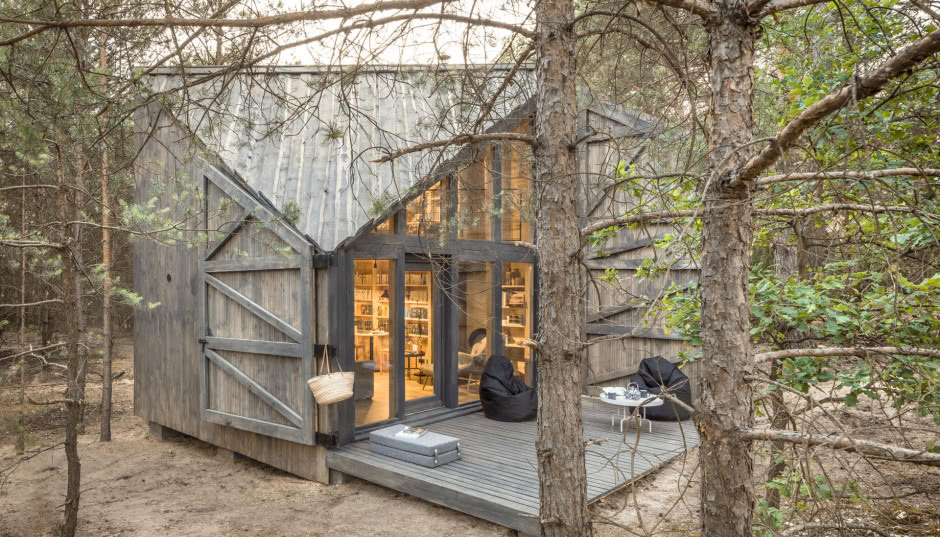 Pod Warszawą stanęła chatka do odpoczynku i...czytania książek