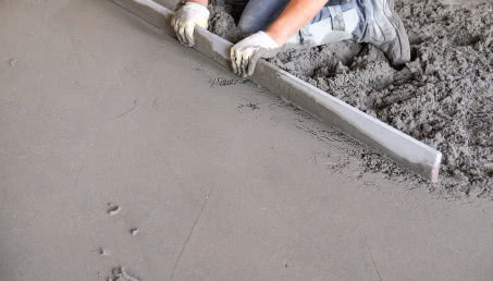 Sprawdzony sposób na wnętrze bez progów! Jak działa wylewka samopoziomująca?