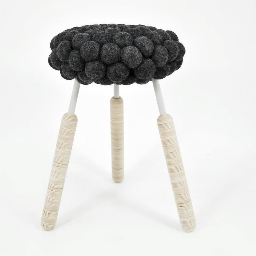 Stołek Black Sheep, HANNA BRAMFORD