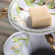 Zamkowe wnętrze na strychu kamienicy