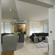 Metal z drewnem w mieszkaniu