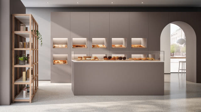 meble w kolorze gałki muszkatołowej, wyspa kuchenna, podświetlane półki, drewniany regał na przyprawy, kwiaty, łuki, pieczywo