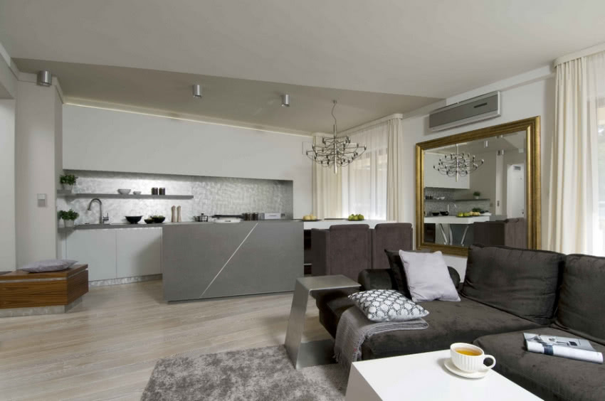 Pomimo rzucającej się w oczy stalowej ściany i...