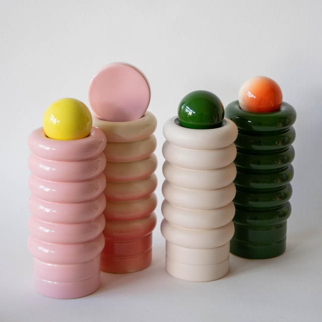 wazony przypominające fałdki