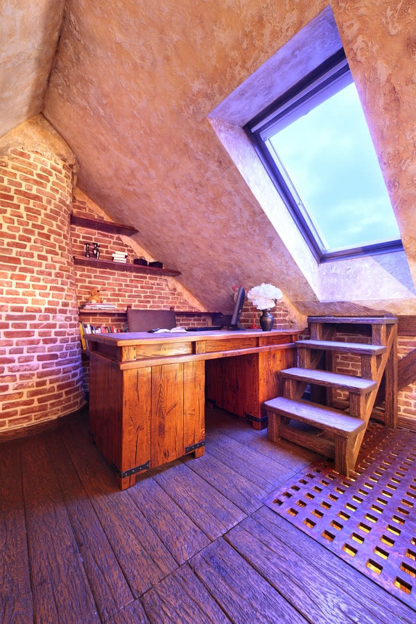 Zaciszne miejsce na biurko wygospodarowano nad...