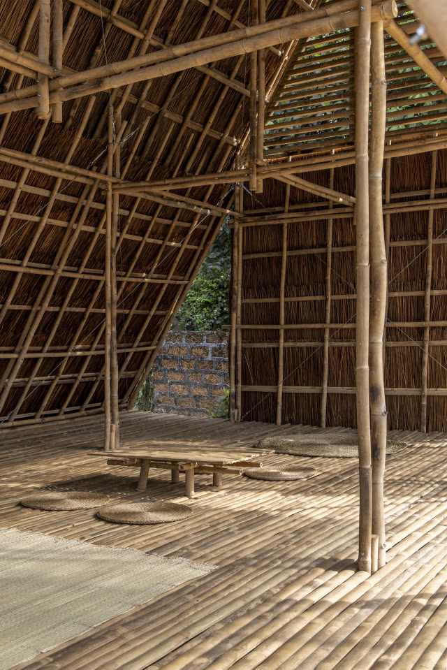 dom ma konstrukcję z bambusa