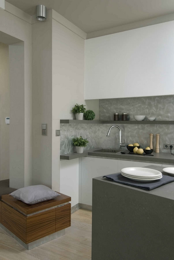 Ścianę nad blatem wyłożono blachą, laminatem...