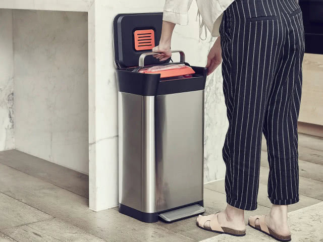 Kosz marki Joseph Joseph.