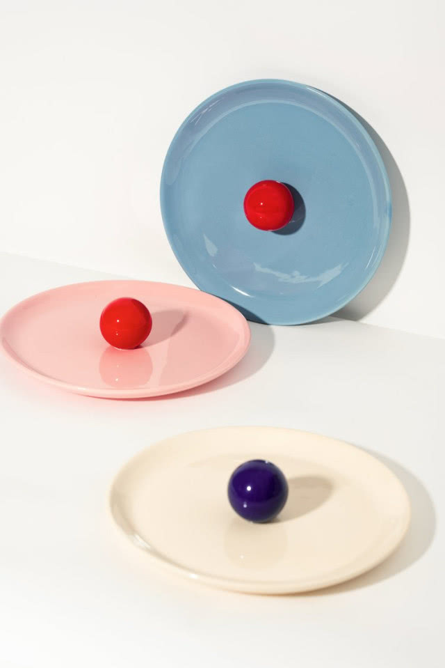 różnokolorowe patery