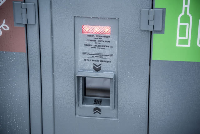 Kosz na kod QR zainstalowano na razie w na dwóch osiedlach w Rumi.