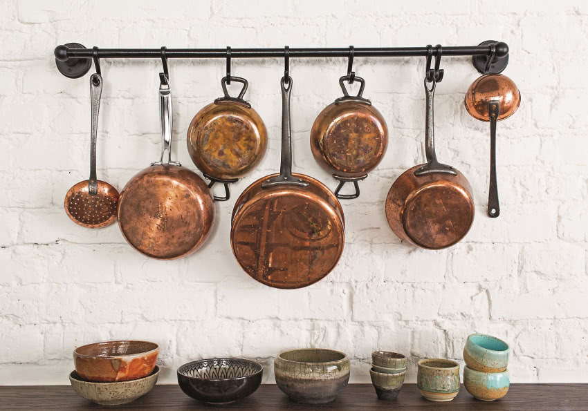 Wielka kolekcja miedzianych garnków powstawała...