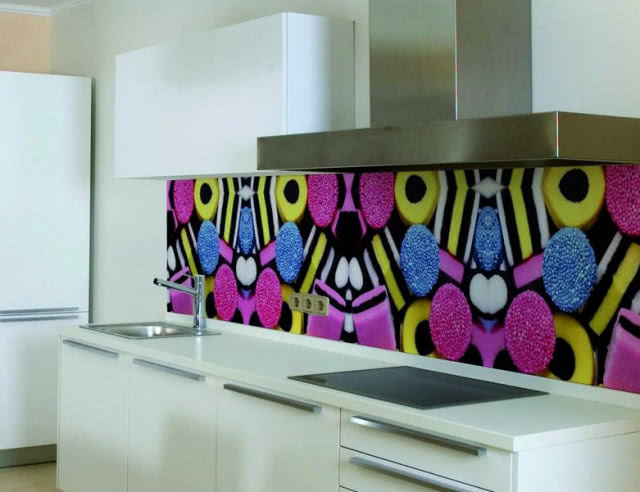 Fototapeta Bon Bon w powtarzający się wzór ułożony z kolorowych słodyczy, wymiary od 100 x 65 cm, ARTOFWALL