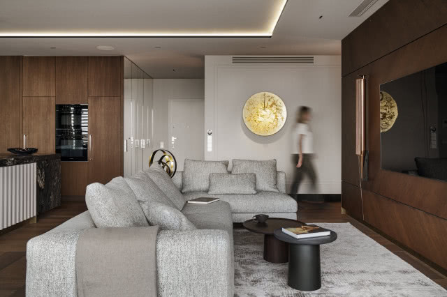 luksusowy salon z beżowych barwach