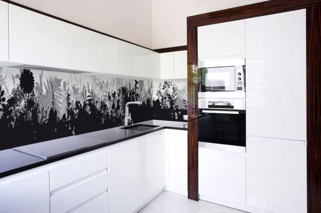 Fototapeta laminowana Backyard w nowoczesny kwiatowy wzór utrzymany w stonowanej kolorystyce, wymiary od 200 x 65 cm, ARTOFWALL