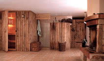 Sauna z surowego drewna