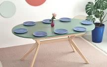 Stół do małego salonu. Rozkładany, okrągły czy kwadratowy - który sprawdzi się najlepiej?