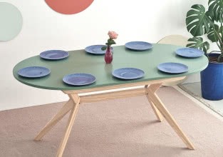 Stół do małego salonu. Rozkładany, okrągły czy kwadratowy - który sprawdzi się najlepiej?