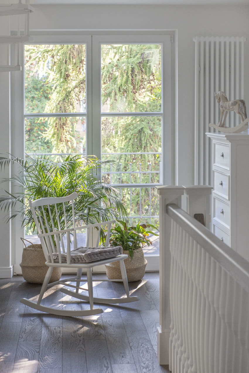 Wewnętrzna klatka schodowa prowadząca
z...