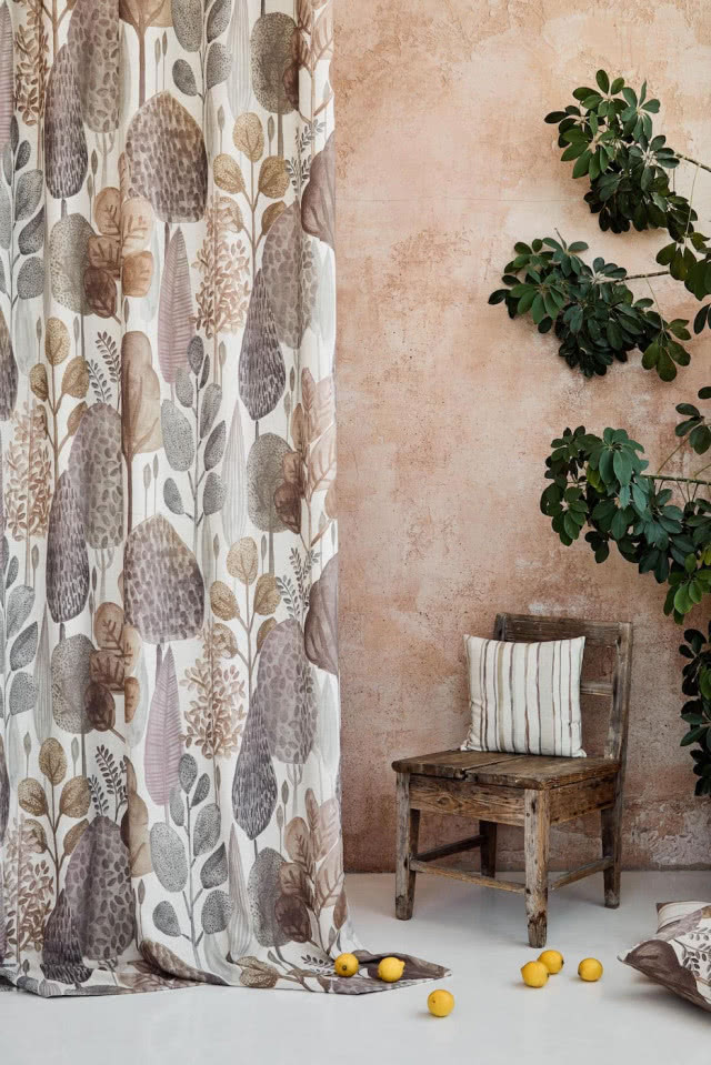 zasłony tkaniny w liście