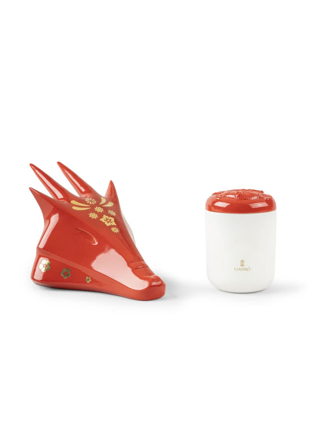 Porcelanowa figurka w kształcie smoka