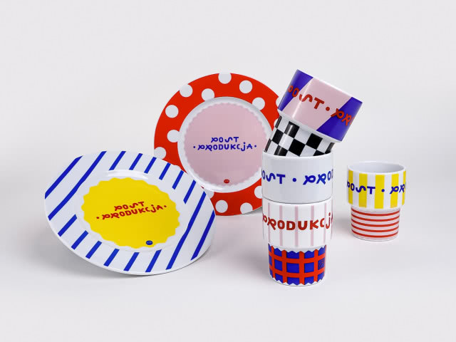 zestaw talerzy i kubków