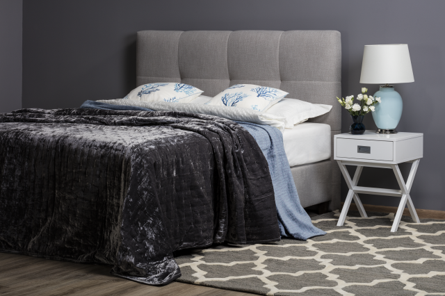 Sypialnia z łóżkiem kontynentalnym