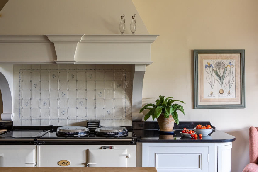 Zamiast górnych szafek w kuchni można...