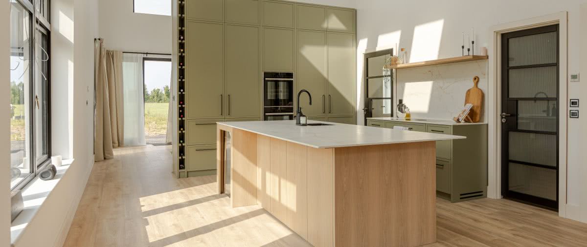 Jak dbać o podłogę olejowaną, by wyglądała jak nowa przez lata? Ekspertki zdradzają najskuteczniejsze zasady pielęgnacji 