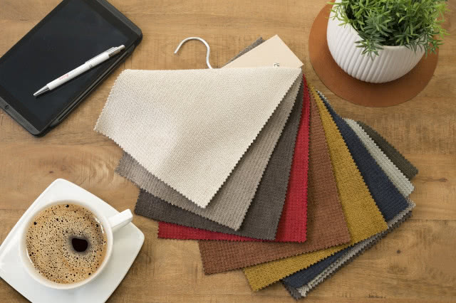 materiały z butelek, kawa w filiżance, kwiat, tablet