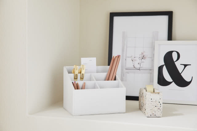 Segregacja rzeczy na biurku