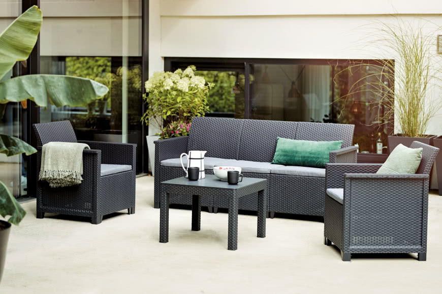 Nowoczesne meble outdoorowe łączą elegancję z funkcjonalnością. Dzięki modularnym zestawom możemy elastycznie aranżować przestrzeń.