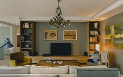 Włoski vintage w centrum Warszawy. Zaglądamy do mieszkania z widokiem na Trakt Królewski!