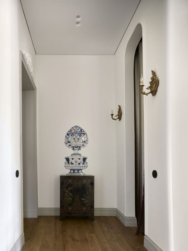 antyczna szafka i płytki azulejos