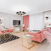 Dominującym kolorem w pokoju Nadii jest jasny...