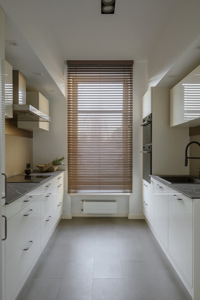 Kuchnia biało-beżowa 