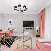 Dominującym kolorem w pokoju Nadii jest jasny...