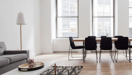 Połysk czy półmat - jakie wykończenie podłogi wybrać?