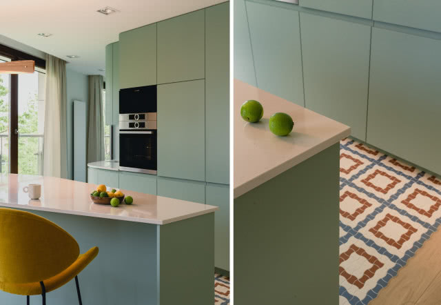 zielona kuchnia z wzorzystymi płytkami