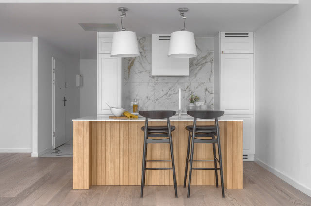 lampy nad wyspą w kuchni