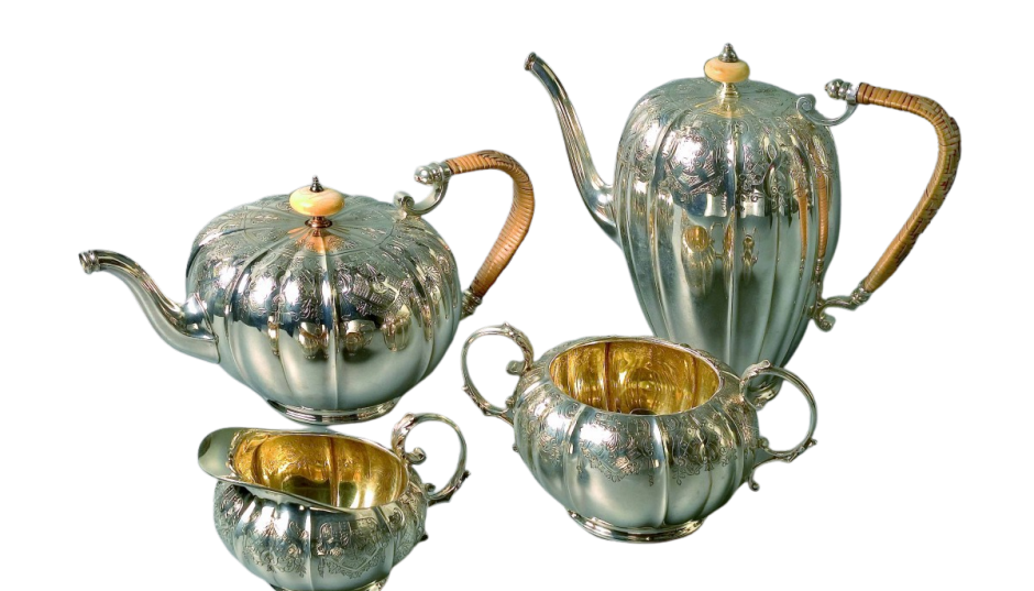 Antyczne srebro na stole - idealny prezent dla kolekcjonera