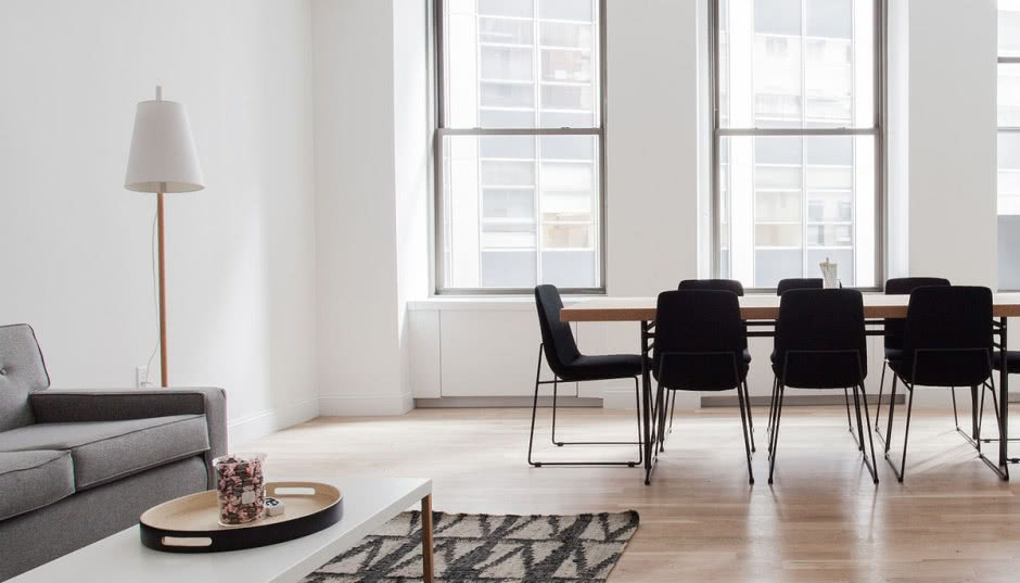 Połysk czy półmat - jakie wykończenie podłogi wybrać?