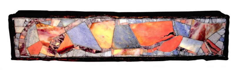 Witraż-lampa - rolę szkiełek pełnią tu kolorowe...