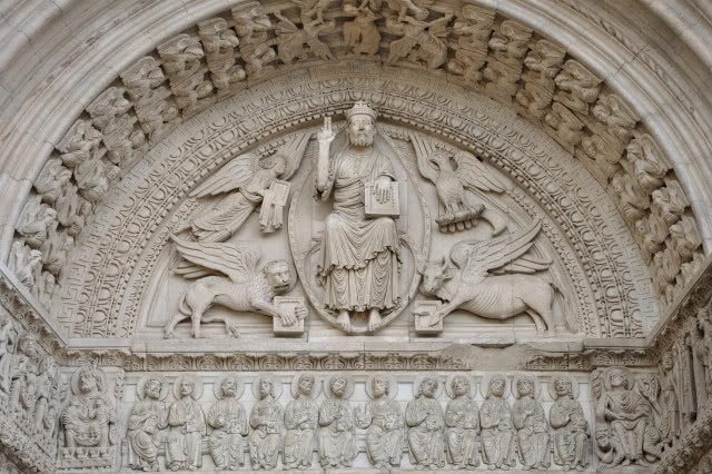 gotycki dekoracyjny portal