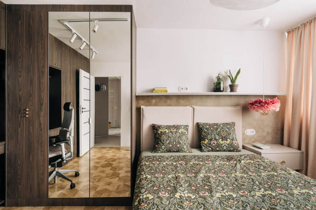 miejsce do pracy w sypialni