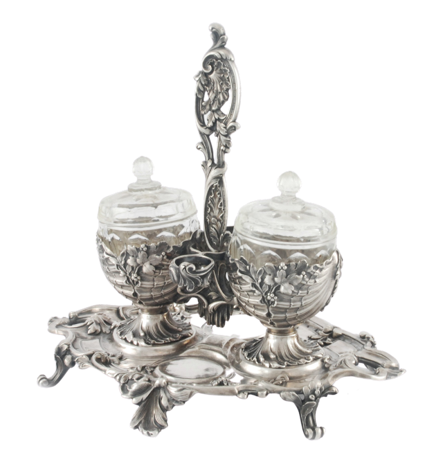 Kabaret do przypraw,
Paryż, k. XIX w., srebro pr. 1 (950), szkło, waga 842 g, Rempex, XII Aukcja Sreber, 8 kwietnia 2020,
estymacja: 5 500 – 6 500 zł